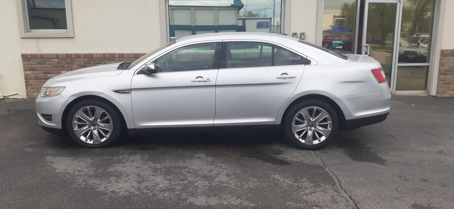 2011 Ford Taurus Limited FWD (1FAHP2FW6BG) with an 3.5L V6 DOHC 24V engine, 6-Speed Automatic transmission, located at 2015 Cambell Street, Rapid City, SD, 57701, (605) 342-8326, 44.066433, -103.191772 - CARFAX AVAILABLE - Photo#0